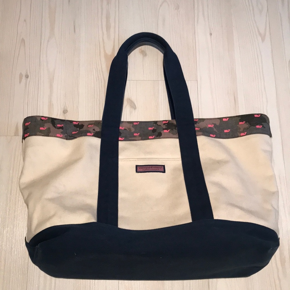 vineyard vines Camo Whale Tote - XL size